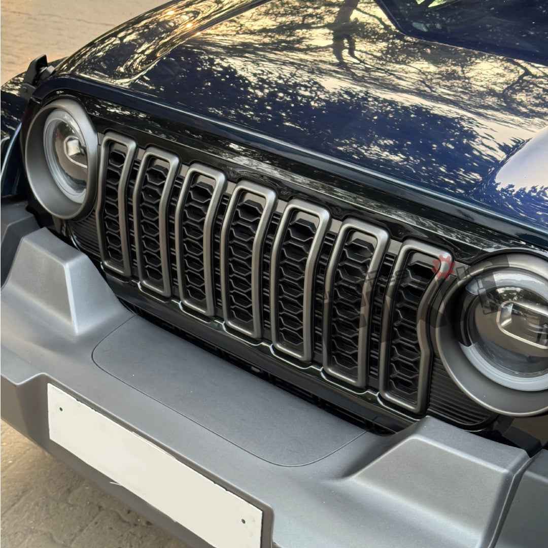 Thar Roxx Rubicon 2025 Looks Grill in Gloss Black with Metallic Gray Slots – Premium Quality Desi