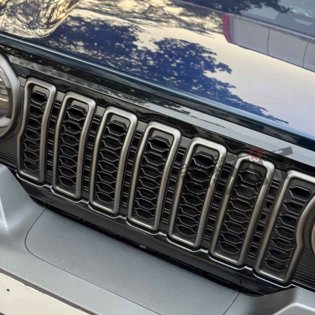 Thar Roxx Rubicon 2025 Looks Grill in Gloss Black with Metallic Gray Slots – Perfect OEM Fitme