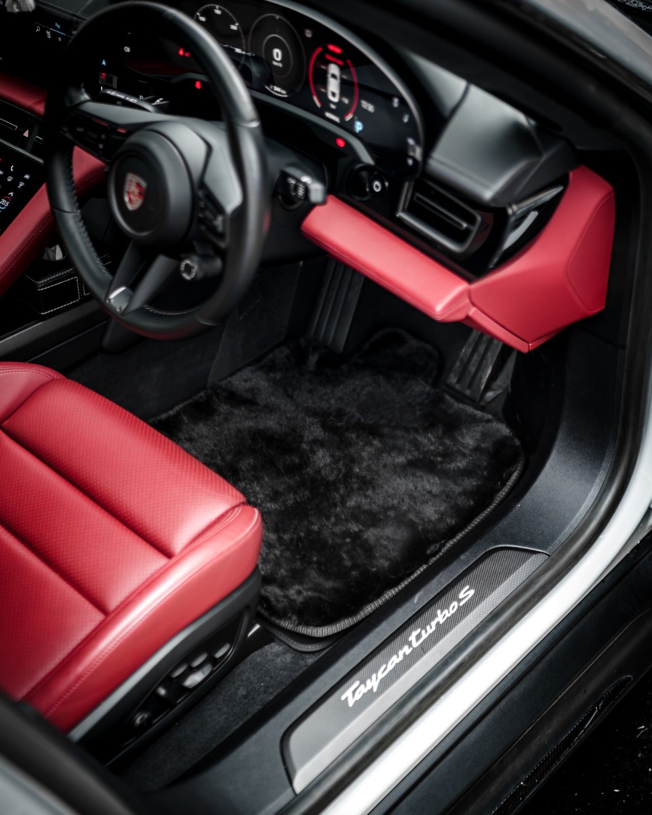 Luxury Plush Car Floor Mats – Ultra Soft Premium Fur Carpet Set (4 Pieces)