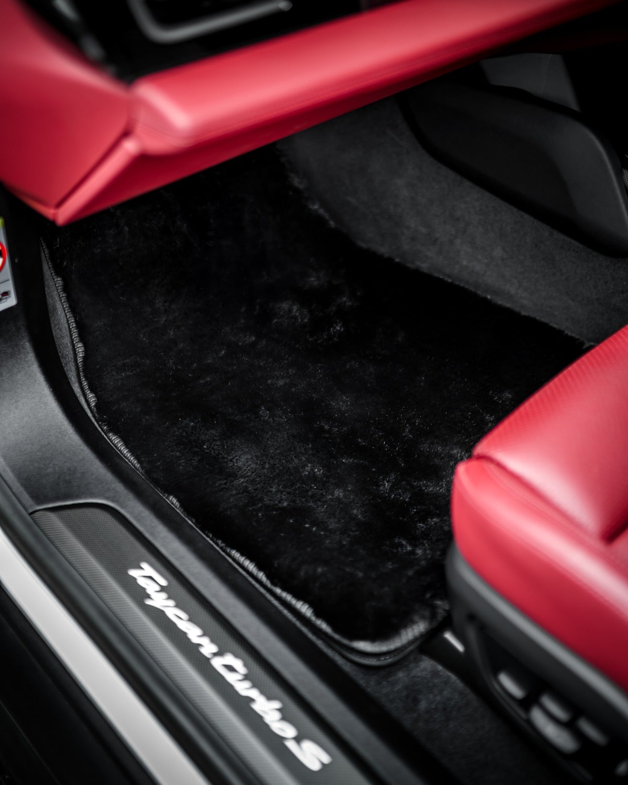 Luxury Plush Car Floor Mats – Ultra Soft Premium Fur Carpet Set (4 Pieces)